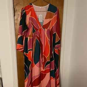 Fun printed v-neck flowing maxi dress, great for summer parties!